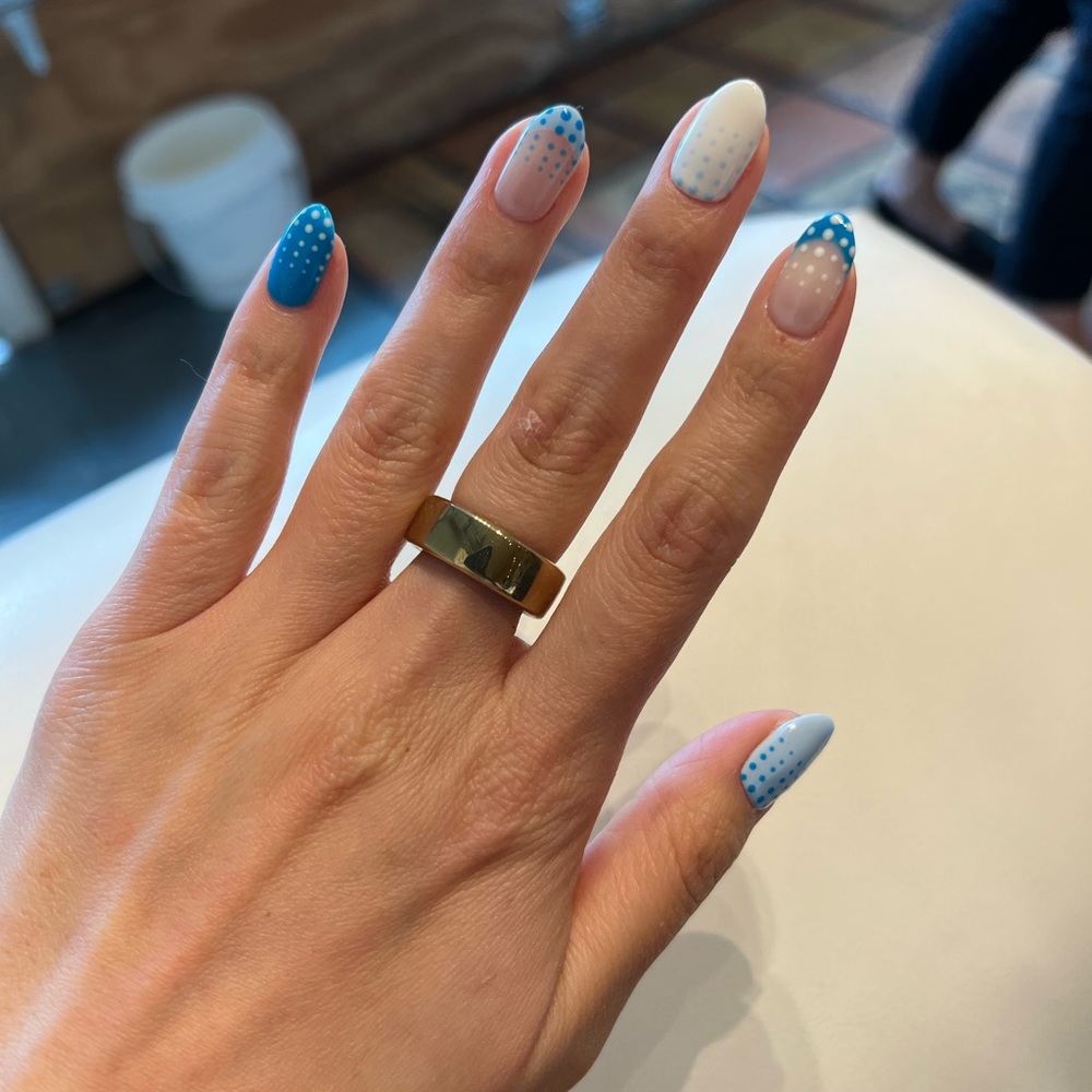 Oura Gen3 Horizon Ring in Gold, Size 7 + Charger Accessory